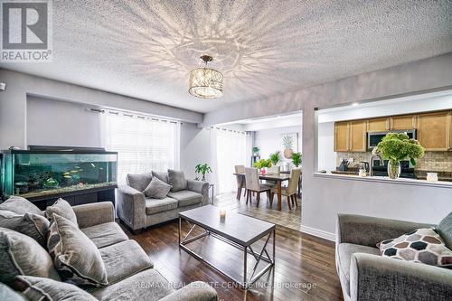 32 Cedarville Drive, Hamilton, ON - Indoor Photo Showing Living Room