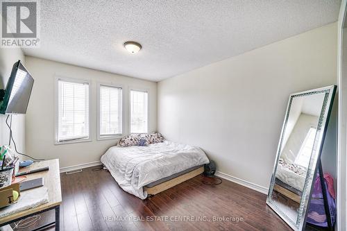 32 Cedarville Drive, Hamilton, ON - Indoor Photo Showing Bedroom