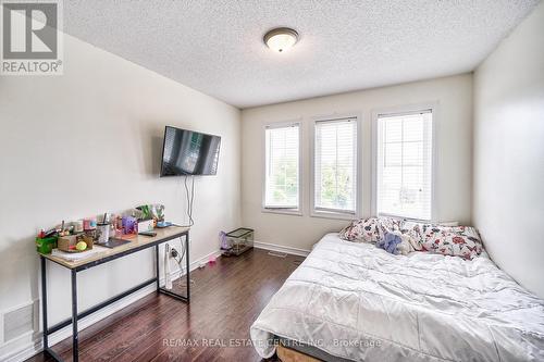 32 Cedarville Drive, Hamilton, ON - Indoor Photo Showing Bedroom