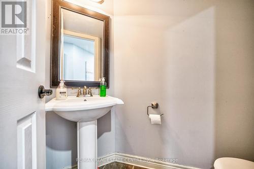 32 Cedarville Drive, Hamilton, ON - Indoor Photo Showing Bathroom