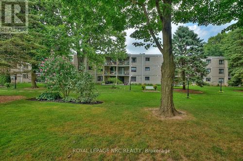 113 - 4658 Drummond Road, Niagara Falls (211 - Cherrywood), ON - Outdoor