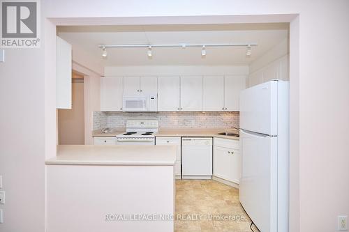 113 - 4658 Drummond Road, Niagara Falls (211 - Cherrywood), ON - Indoor Photo Showing Kitchen