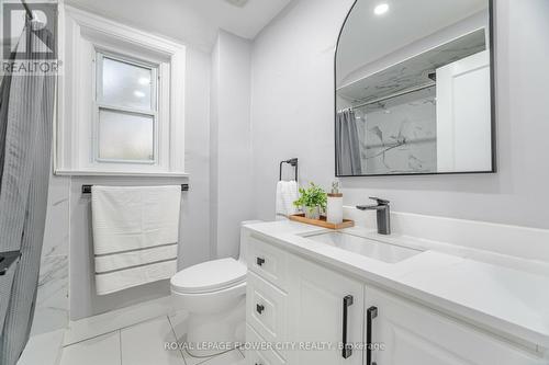 774 Belmont Avenue, Kitchener, ON - Indoor Photo Showing Bathroom