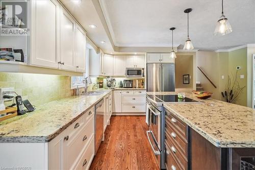 758169 Girl Guide Road, Georgian Bluffs, ON - Indoor Photo Showing Kitchen With Upgraded Kitchen