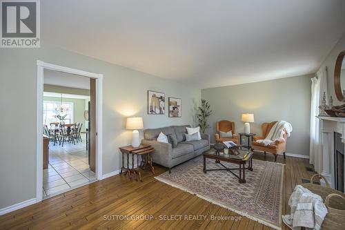 114 Mark Street, London, ON - Indoor Photo Showing Living Room