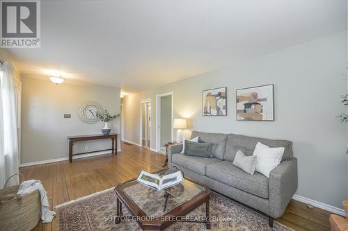 114 Mark Street, London, ON - Indoor Photo Showing Living Room