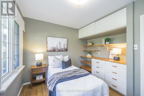 114 Mark Street, London, ON - Indoor Photo Showing Bedroom