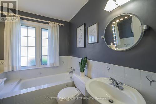 114 Mark Street, London, ON - Indoor Photo Showing Bathroom