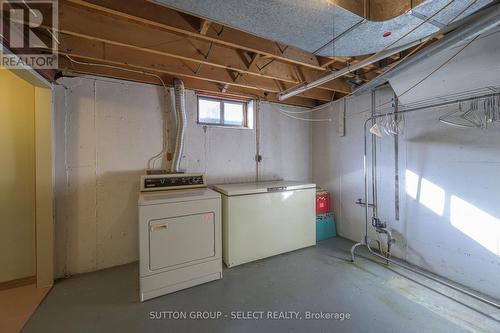 114 Mark Street, London, ON - Indoor Photo Showing Laundry Room