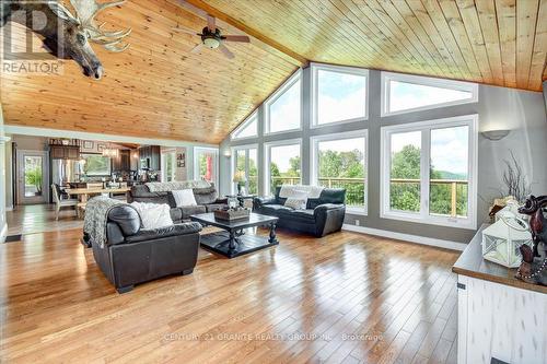 639 Brethour Road, Hastings Highlands, ON - Indoor Photo Showing Living Room