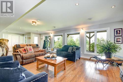 639 Brethour Road, Hastings Highlands, ON - Indoor Photo Showing Living Room