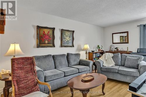 60 Coyle Crescent, Smith-Ennismore-Lakefield (Lakefield), ON - Indoor Photo Showing Living Room