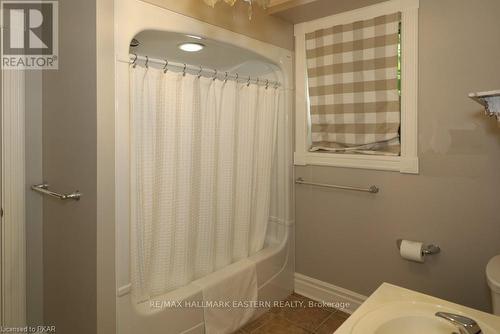 1728 Westview Point Road, Smith-Ennismore-Lakefield, ON - Indoor Photo Showing Bathroom