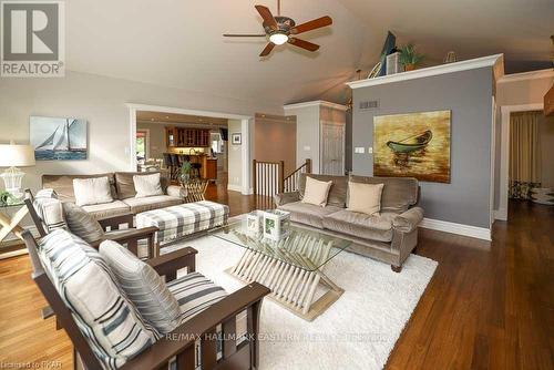 1728 Westview Point Road, Smith-Ennismore-Lakefield, ON - Indoor Photo Showing Living Room