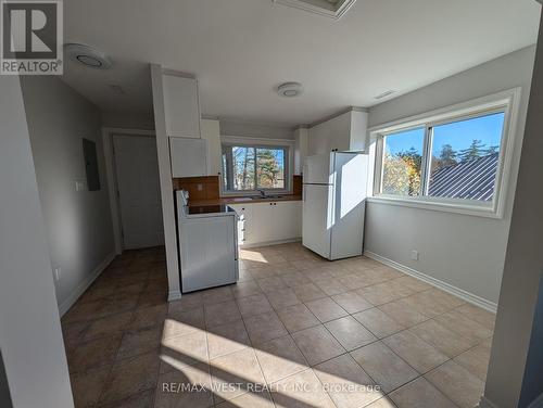 Upper - 9 Atkinson Avenue, Toronto, ON - Indoor Photo Showing Kitchen