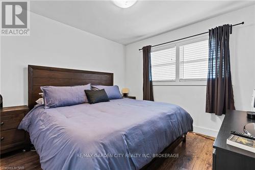 417 Clare Avenue, Welland (769 - Prince Charles), ON - Indoor Photo Showing Bedroom