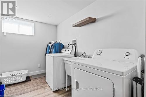 417 Clare Avenue, Welland (769 - Prince Charles), ON - Indoor Photo Showing Laundry Room