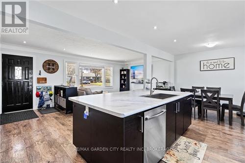 417 Clare Avenue, Welland (769 - Prince Charles), ON - Indoor Photo Showing Kitchen