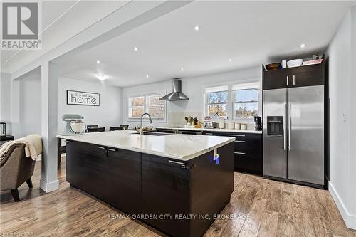 417 Clare Avenue, Welland (769 - Prince Charles), ON - Indoor Photo Showing Kitchen With Upgraded Kitchen