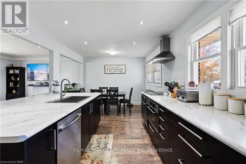 417 Clare Avenue, Welland (769 - Prince Charles), ON - Indoor Photo Showing Kitchen With Upgraded Kitchen