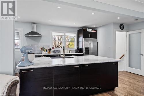 417 Clare Avenue, Welland (769 - Prince Charles), ON - Indoor Photo Showing Kitchen With Double Sink With Upgraded Kitchen