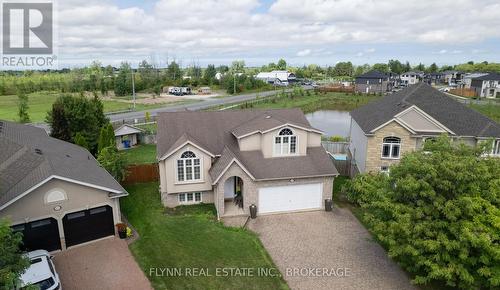 8207 Beaver Glen Drive, Niagara Falls (213 - Ascot), ON - Outdoor With Facade