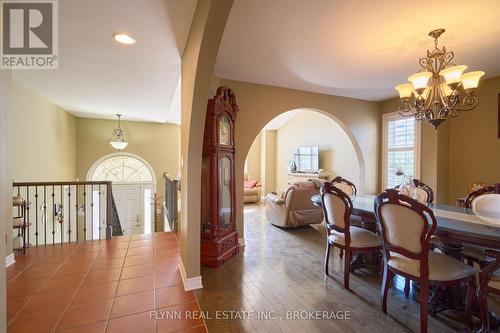 8207 Beaver Glen Drive, Niagara Falls (213 - Ascot), ON - Indoor Photo Showing Dining Room