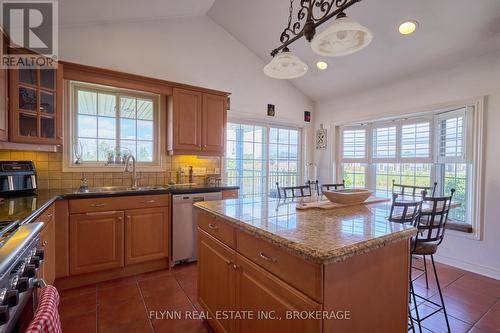 8207 Beaver Glen Drive, Niagara Falls (213 - Ascot), ON - Indoor Photo Showing Kitchen