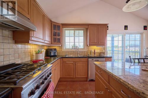 8207 Beaver Glen Drive, Niagara Falls (213 - Ascot), ON - Indoor Photo Showing Kitchen