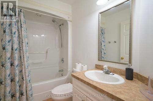 8207 Beaver Glen Drive, Niagara Falls (213 - Ascot), ON - Indoor Photo Showing Bathroom