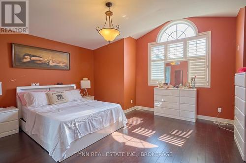 8207 Beaver Glen Drive, Niagara Falls (213 - Ascot), ON - Indoor Photo Showing Bedroom