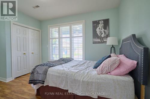 8207 Beaver Glen Drive, Niagara Falls (213 - Ascot), ON - Indoor Photo Showing Bedroom