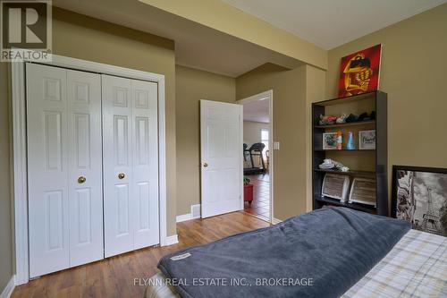 8207 Beaver Glen Drive, Niagara Falls (213 - Ascot), ON - Indoor Photo Showing Bedroom