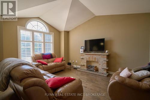 8207 Beaver Glen Drive, Niagara Falls (213 - Ascot), ON - Indoor Photo Showing Living Room With Fireplace