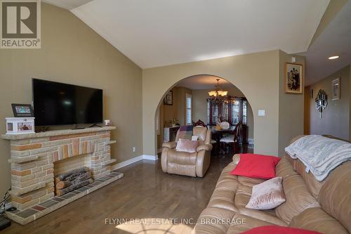 8207 Beaver Glen Drive, Niagara Falls (213 - Ascot), ON - Indoor Photo Showing Living Room With Fireplace