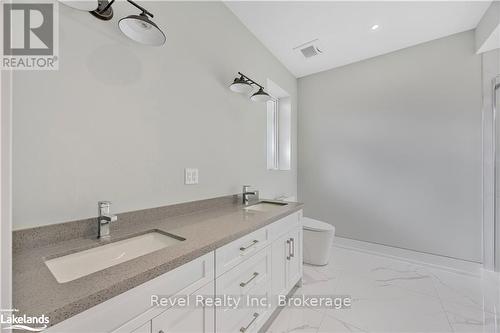 5 Oakwood Avenue, Tiny, ON - Indoor Photo Showing Bathroom