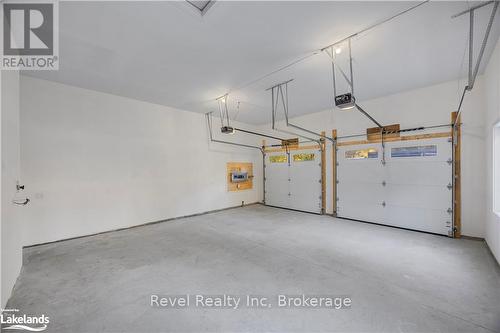 5 Oakwood Avenue, Tiny, ON - Indoor Photo Showing Garage