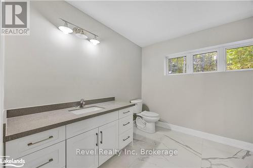 5 Oakwood Avenue, Tiny, ON - Indoor Photo Showing Bathroom