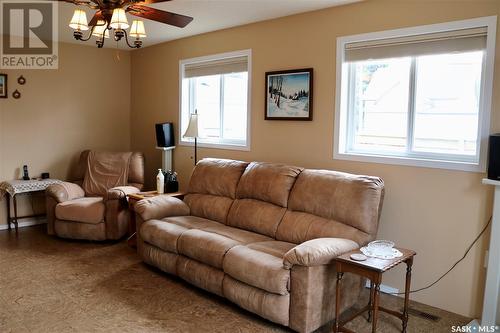 602 Mountain Street, Moosomin, SK - Indoor Photo Showing Living Room