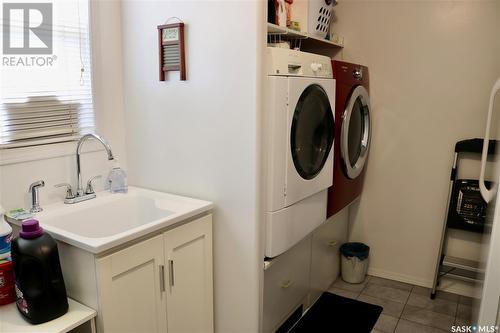 602 Mountain Street, Moosomin, SK - Indoor Photo Showing Laundry Room