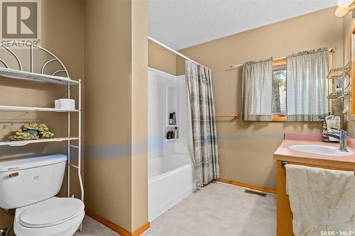 708 Tatanka Drive, Buffalo Pound Lake, SK - Indoor Photo Showing Bathroom