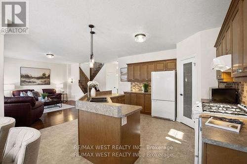 47 Burt Avenue, New Tecumseth, ON - Indoor Photo Showing Kitchen With Double Sink