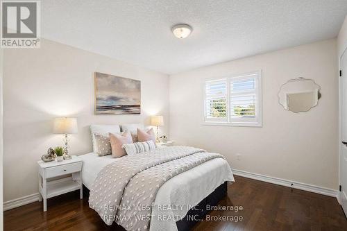 47 Burt Avenue, New Tecumseth, ON - Indoor Photo Showing Bedroom