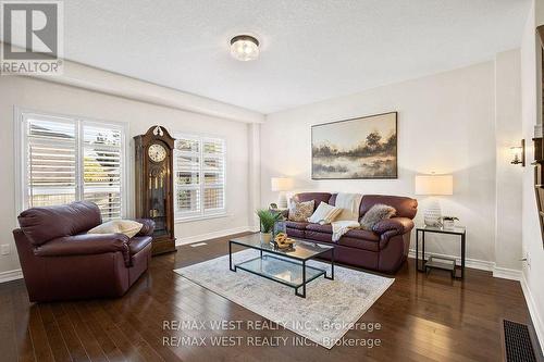 47 Burt Avenue, New Tecumseth, ON - Indoor Photo Showing Living Room