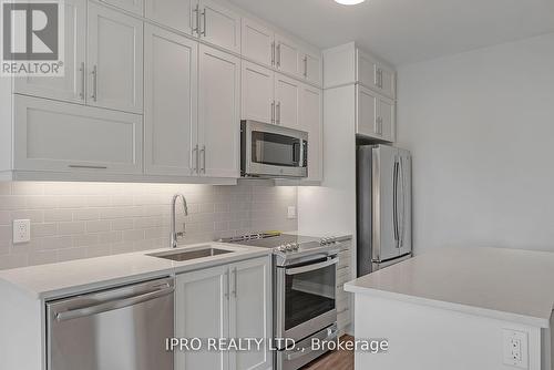 126 - 95 Dundas Street W, Oakville, ON - Indoor Photo Showing Kitchen With Stainless Steel Kitchen With Upgraded Kitchen