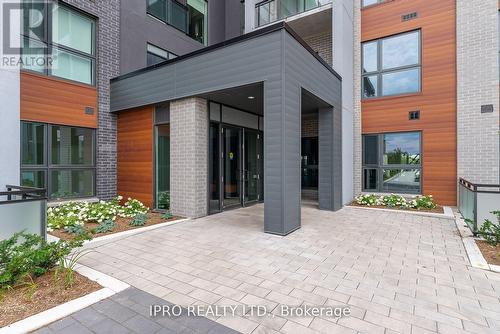 126 - 95 Dundas Street W, Oakville, ON - Outdoor With Exterior