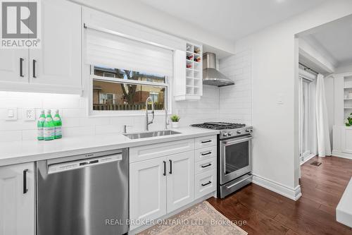 2401 Coventry Way, Burlington, ON - Indoor Photo Showing Kitchen With Upgraded Kitchen