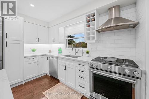 2401 Coventry Way, Burlington, ON - Indoor Photo Showing Kitchen With Upgraded Kitchen