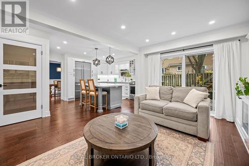 2401 Coventry Way, Burlington, ON - Indoor Photo Showing Living Room