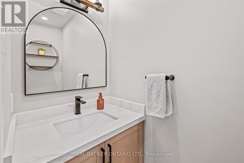 2401 Coventry Way, Burlington, ON -  Photo Showing Bathroom